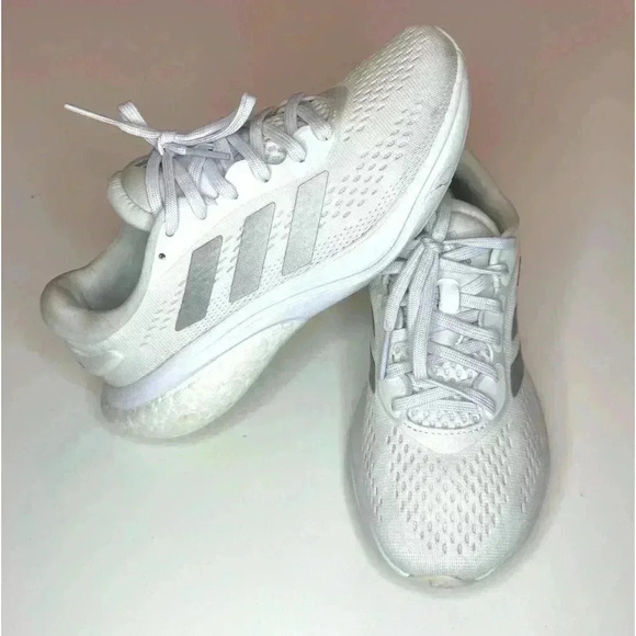 ADIDAS WOMENS SUPERNOVA 2 RUNNING SNEAKERS SIZE- 6.5 - Picture 1 of 11